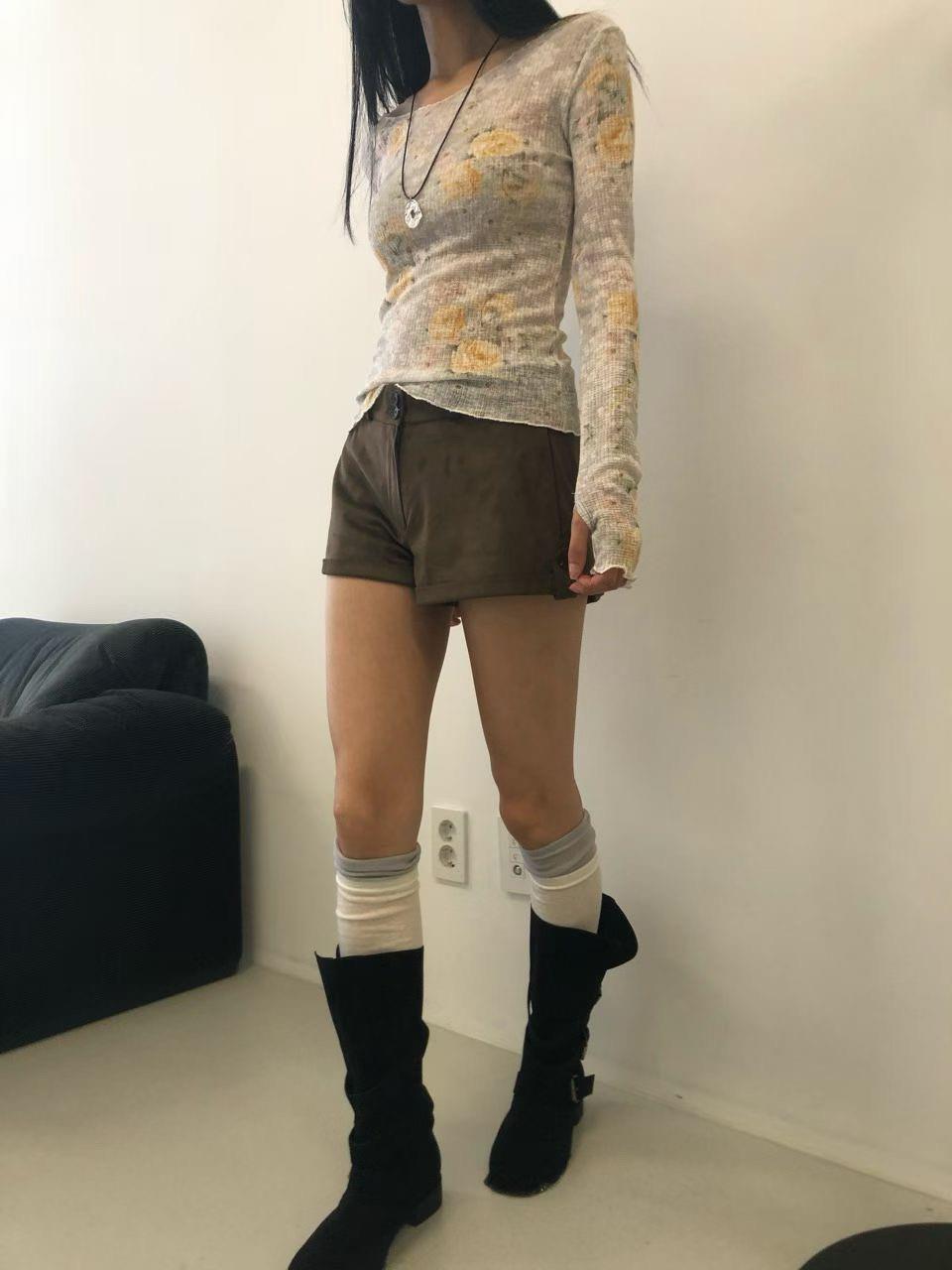 袖套設計花朵寬領上衣